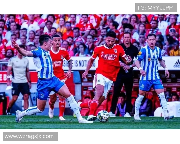 中超精彩对决曼城与本菲卡战成平局逆转瞬间引发全场欢呼